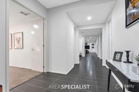 Property photo of 8 Tanner Avenue Cranbourne East VIC 3977