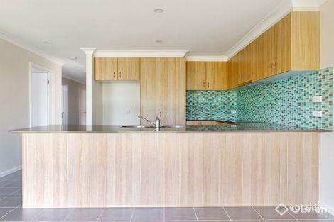 Property photo of 8 Walnut Way Pakenham VIC 3810