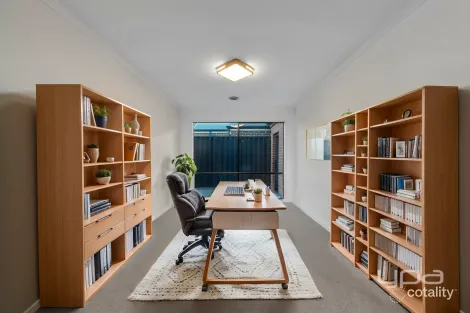 Property photo of 8 Sumner Crescent Point Cook VIC 3030