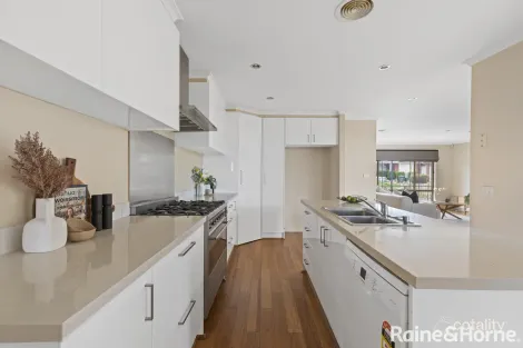 Property photo of 8 Rhine Drive Roxburgh Park VIC 3064