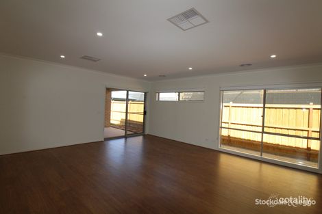 Property photo of 16 Highbury Road Werribee VIC 3030