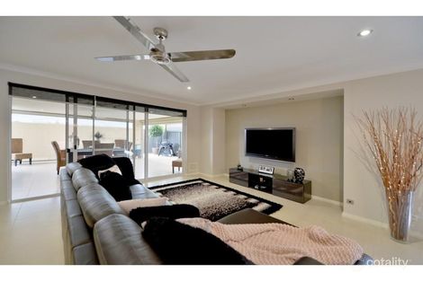 Property photo of 10 Astrolux Court Banksia Grove WA 6031