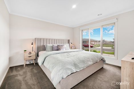 Property photo of 8 Flanker Way Clyde VIC 3978