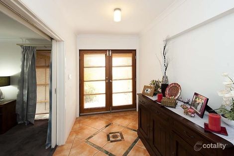 Property photo of 17 Hibbertia Follow Halls Head WA 6210