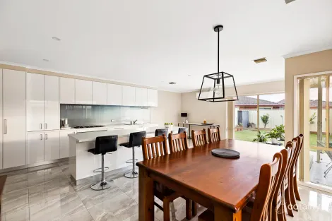 Property photo of 62 Stanford Close Fawkner VIC 3060