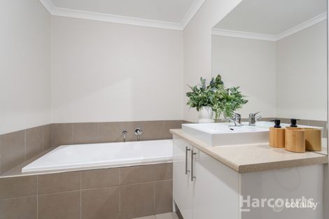 Property photo of 13 Finlay Avenue Harkness VIC 3337