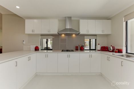 11 Hillhouse Way, Piara Waters, WA 6112