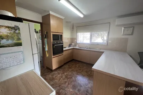 Property photo of 8 Martin Place Cranbourne VIC 3977