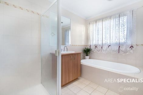 Property photo of 28 Yellowbox Crescent Lyndhurst VIC 3975
