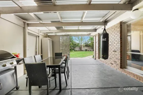 Property photo of 33 Meadow Glen Drive Epping VIC 3076