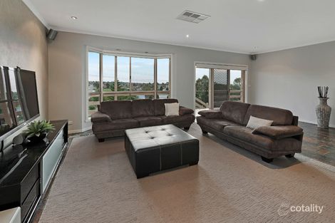 Property photo of 13 Gymkhana Court Endeavour Hills VIC 3802