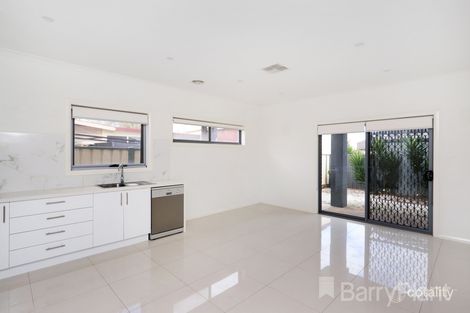 Property photo of 2/67 Clayton Street Sunshine North VIC 3020