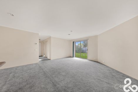 Property photo of 16 Barina Way Mill Park VIC 3082