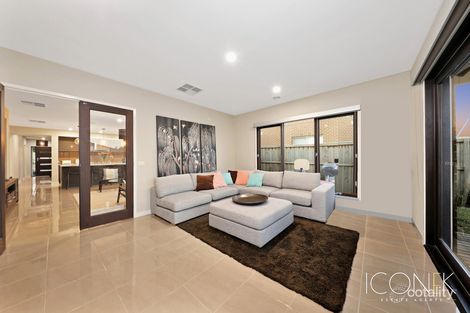 Property photo of 5 Eynesbury View Wollert VIC 3750