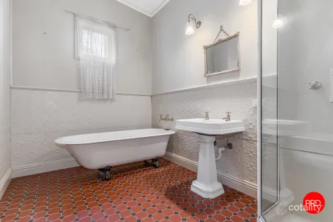 Property photo of 156 Rowan Street Bendigo VIC 3550