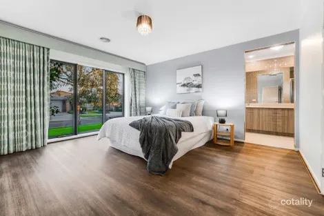 Property photo of 17 Christie Court Pakenham VIC 3810