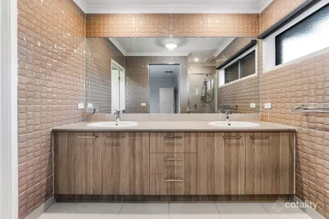 Property photo of 17 Christie Court Pakenham VIC 3810