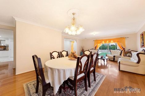 Property photo of 15 Tralee Circuit Narre Warren VIC 3805