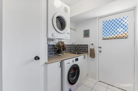 Property photo of 7 Intrepid Court Beachmere QLD 4510