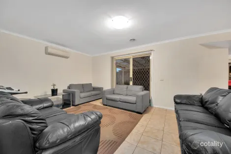 Property photo of 2 Glenisla Way Berwick VIC 3806