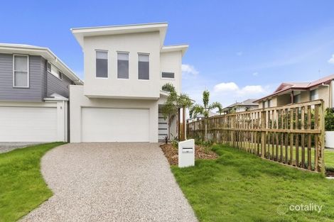 Property photo of 63 Harbour Rise Hope Island QLD 4212