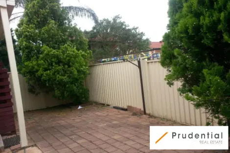 Property photo of 15/5 Jacquinot Place Glenfield NSW 2167