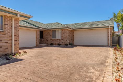 2/6 Thora Cl, Forster, NSW 2428