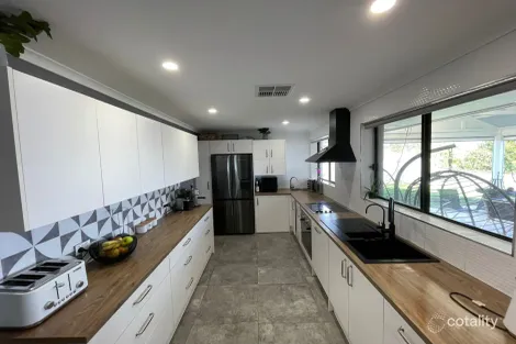 Property photo of 27 Manunda Way Hallett Cove SA 5158