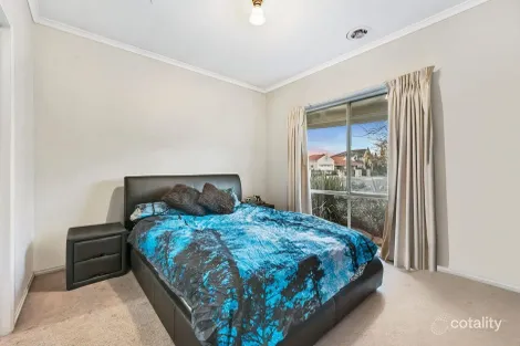 Property photo of 32 William Circuit Caroline Springs VIC 3023