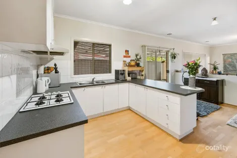 Property photo of 32 William Circuit Caroline Springs VIC 3023