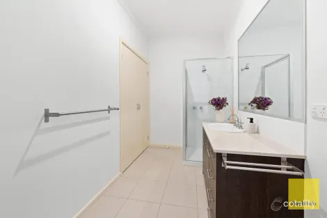 Property photo of 25 Bushy Park Avenue Caroline Springs VIC 3023