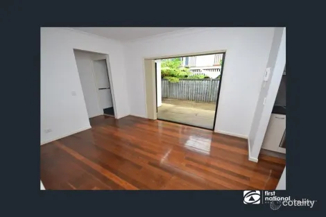 Property photo of 2/74 Rawlins Street Kangaroo Point QLD 4169