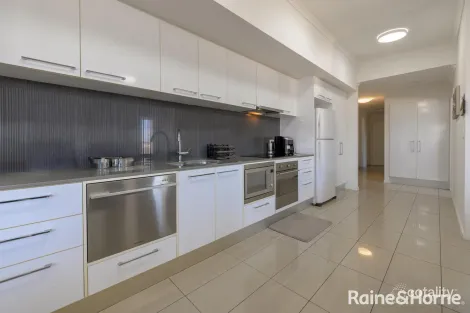 Property photo of 9/11 Glenlyon Street Gladstone Central QLD 4680