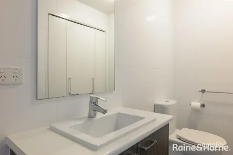 Property photo of 9/11 Glenlyon Street Gladstone Central QLD 4680