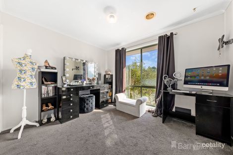 Property photo of 4 Kew Court Narre Warren VIC 3805