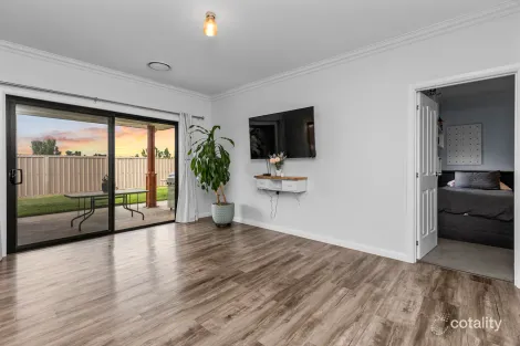 Property photo of 9 Bonner Street Lloyd NSW 2650