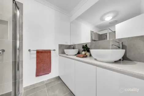 Property photo of 6 Twynam Road Clyde North VIC 3978