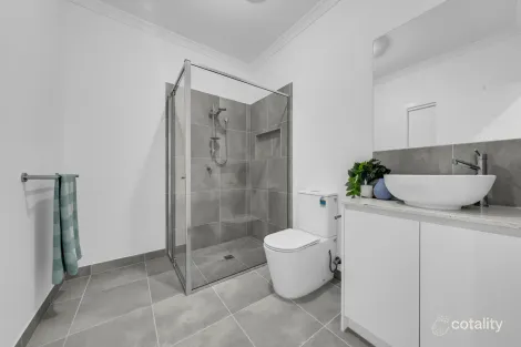 Property photo of 6 Twynam Road Clyde North VIC 3978