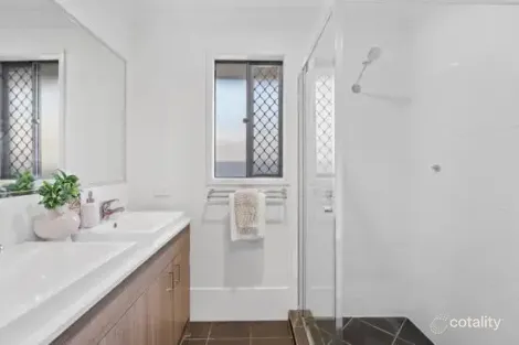 Property photo of 43 Verday Crescent Pallara QLD 4110
