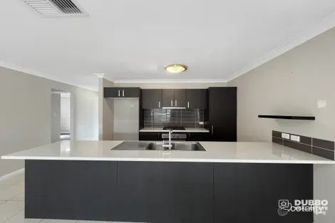 Property photo of 12 Glenshee Close Dubbo NSW 2830