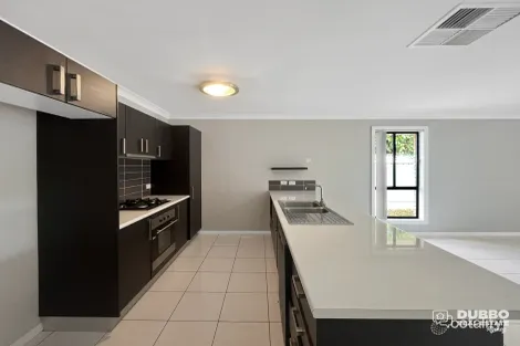 Property photo of 12 Glenshee Close Dubbo NSW 2830