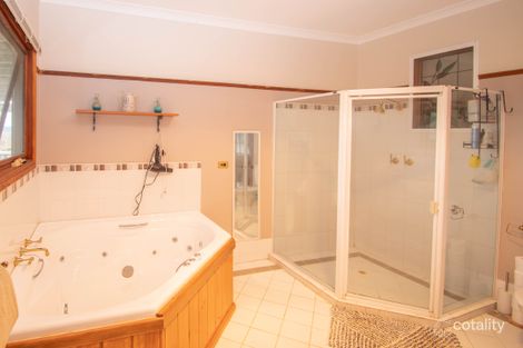 Property photo of 19 Silver Birch Heights Kangaroo Gully WA 6255