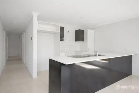 Property photo of 15 Rebecca Court Pakenham VIC 3810