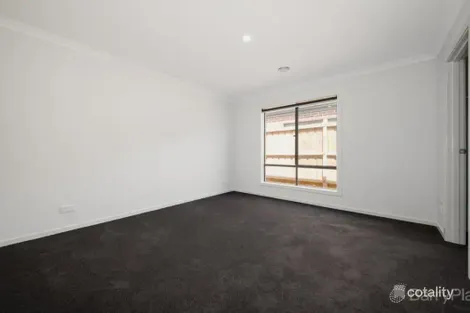 Property photo of 15 Rebecca Court Pakenham VIC 3810