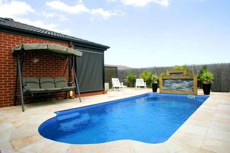 Property photo of 9 Wicklow Drive Cranbourne VIC 3977