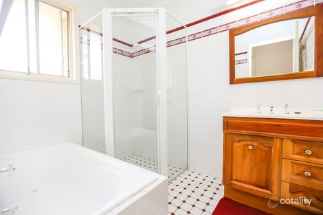 Property photo of 2 Emex Place Macquarie Fields NSW 2564