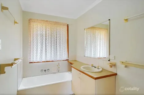 Property photo of 21 Owen Crescent Urangan QLD 4655