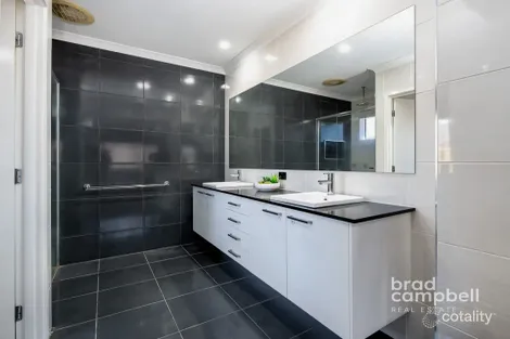 Property photo of 28 Whitton Avenue Kialla VIC 3631