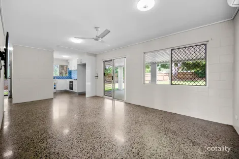 Property photo of 28 Davis Close Manoora QLD 4870