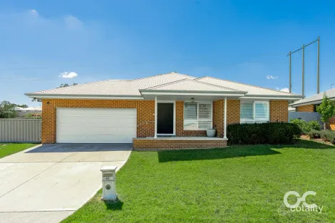Property photo of 65 Botanic Way Orange NSW 2800